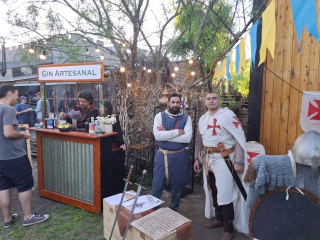 Gran marco de pblico en el inicio del Festival Medieval